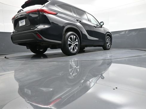 Certified 2020 Toyota Highlander XLE image 31