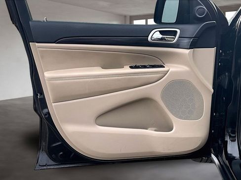 Used 2022 Jeep Grand Cherokee Laredo E image 24