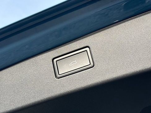 New 2026 Volkswagen Tiguan SE R-Line image 18