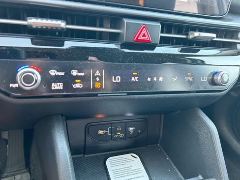 Used 2026 Kia Sportage EX FWD image 25