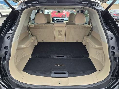 Used 2017 Nissan Rogue SV w/ SV Premium Package image 30