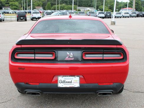 Used 2016 Dodge Challenger R/T Scat Pack w/ Leather Interior Group RWD image 16