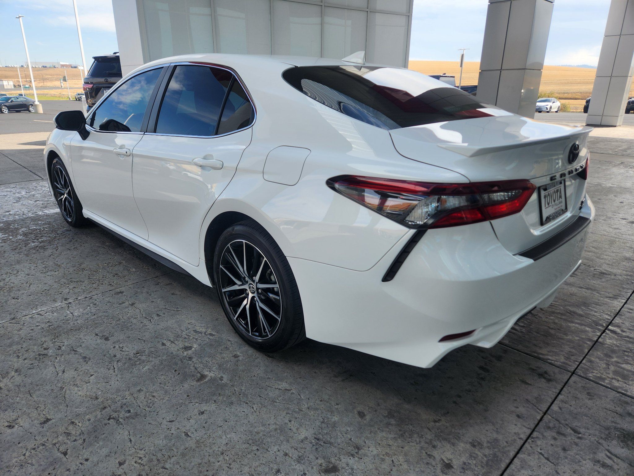 Used 2024 Toyota Camry SE AWD/4WD image 5