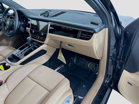 Certified 2026 Porsche Macan AWD/4WD image 31