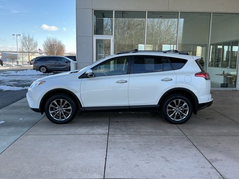 Used 2018 Toyota RAV4 Limited image 19
