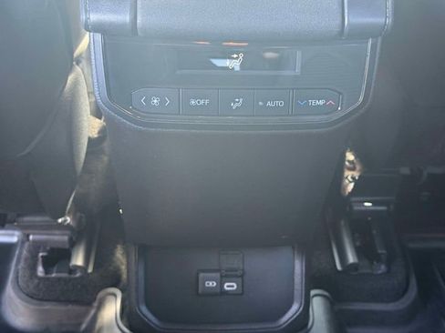 Used 2023 Toyota Highlander XSE image 17