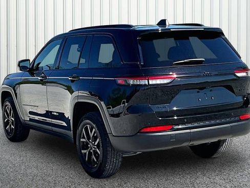 Used 2024 Jeep Grand Cherokee Altitude AWD/4WD image 11