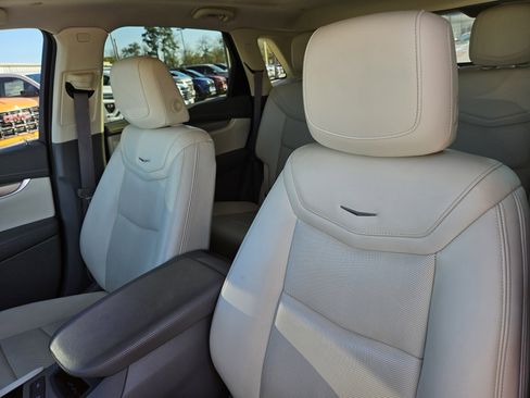 Used 2021 Cadillac XT5 Premium Luxury image 12