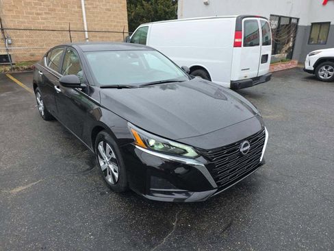 Used 2025 Nissan Altima 2.5 S image 3