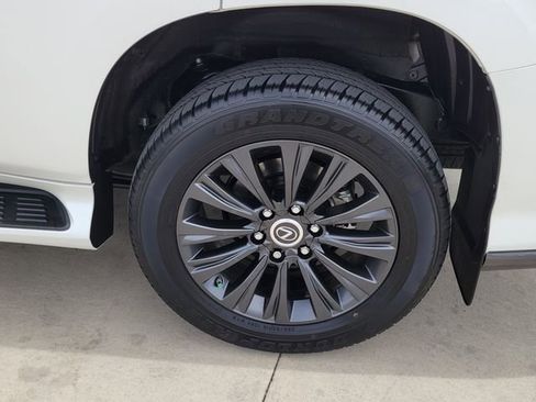 Used 2023 Lexus GX 460 Luxury w/ Sport Design Package AWD/4WD image 15