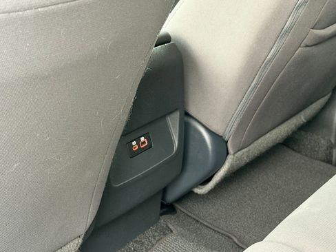 Used 2024 Nissan Frontier SV image 25