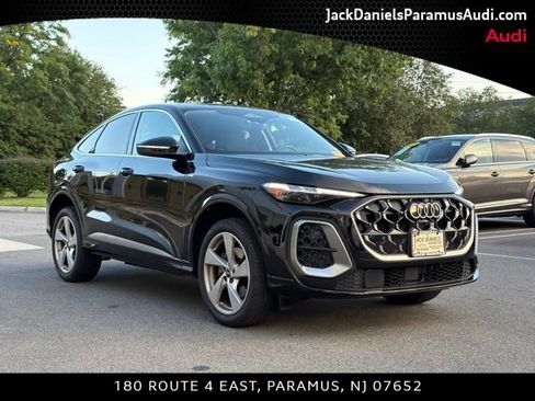 Used 2025 Audi Q5 Premium Plus w/ Premium Plus AWD/4WD image 3