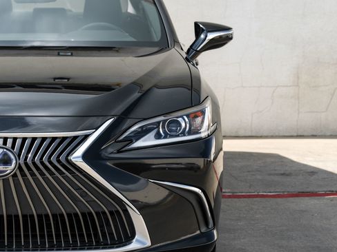 Used 2020 Lexus ES 300h w/ Premium Package FWD image 46
