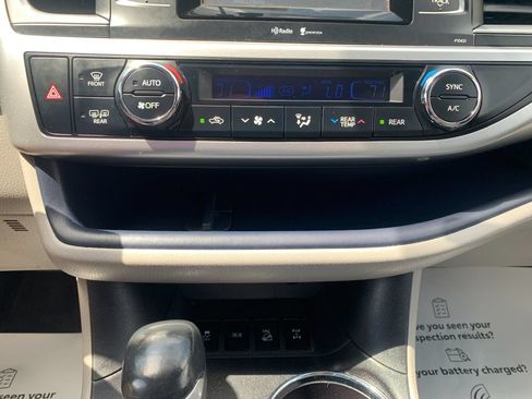 Used 2015 Toyota Highlander Plus AWD/4WD image 24