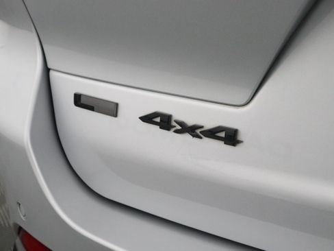 Used 2023 Jeep Grand Cherokee L Laredo image 37