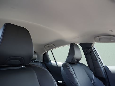 Used 2025 Toyota Prius XLE FWD image 13