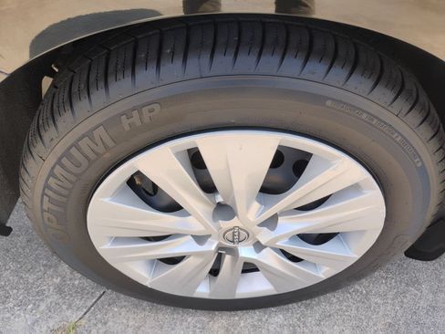 Used 2024 Nissan Sentra S FWD image 9