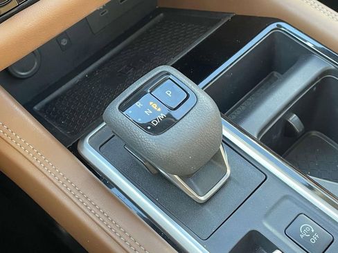 Used 2024 Nissan Pathfinder Platinum image 30