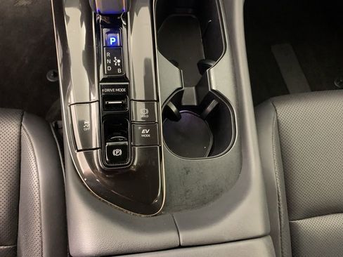 Used 2024 Toyota Crown Limited image 26