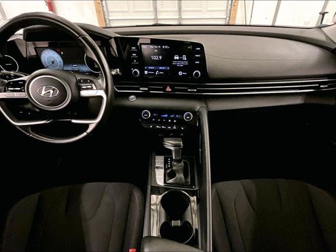 Used 2021 Hyundai Elantra SEL w/ Convenience + Premium Package image 14
