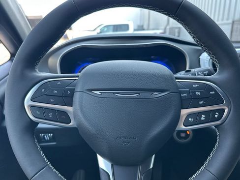 New 2027 Chrysler Pacifica Select FWD image 24