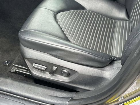 Used 2020 Toyota Camry SE image 16