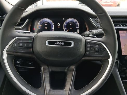 Used 2024 Jeep Grand Cherokee L Limited w/ Luxury Tech Group II image 16