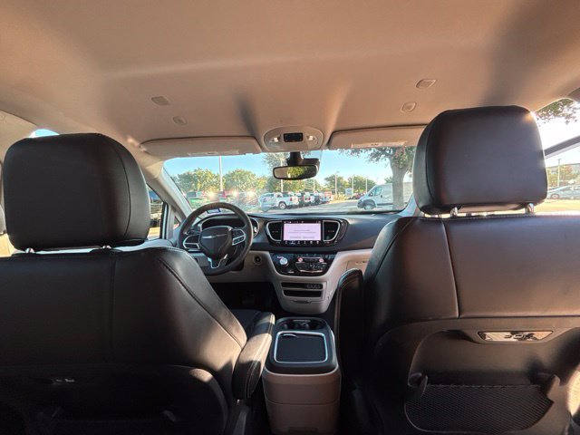 Used 2024 Chrysler Pacifica Touring-L FWD image 14