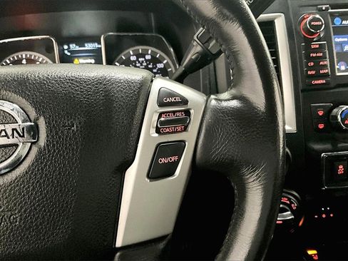 Used 2018 Nissan Titan PRO-4X image 12