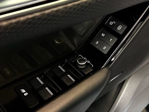 Used 2019 Land Rover Range Rover Velar S image 23