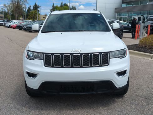 Used 2018 Jeep Grand Cherokee Laredo AWD/4WD image 3