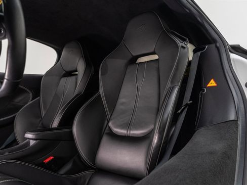 Used 2019 McLaren 570S Coupe RWD image 23