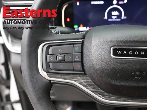 Used 2024 Jeep Wagoneer L Series II RWD image 15