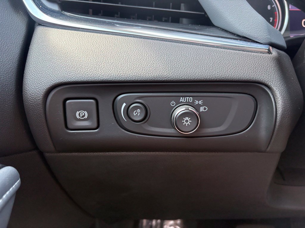 Used 2021 Buick Enclave Essence FWD image 18