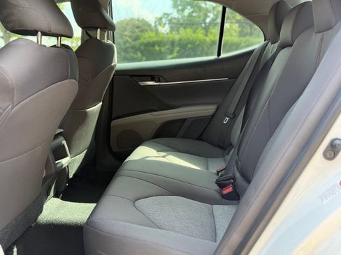 Used 2018 Toyota Camry LE FWD image 13