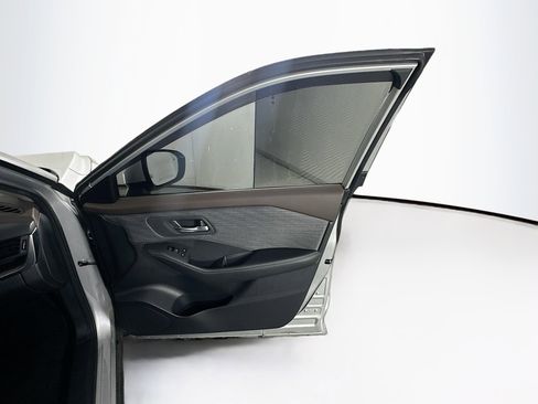 Used 2023 Nissan Rogue SV image 30