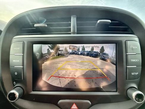 Used 2022 Kia Soul LX FWD image 16