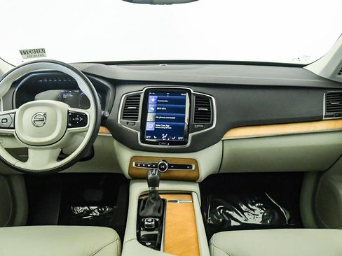 Certified 2022 Volvo XC90 T5 Momentum AWD/4WD image 15