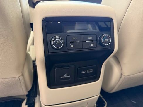 Used 2023 GMC Acadia Denali w/ Denali Ultimate Package AWD/4WD image 19