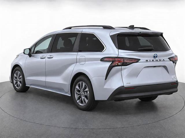 Used 2023 Toyota Sienna LE AWD/4WD image 3
