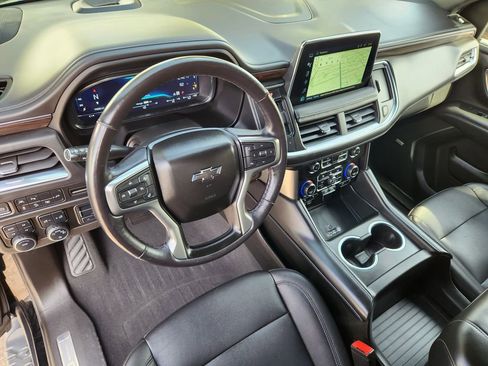 Used 2022 Chevrolet Suburban Z71 w/ Luxury Package image 9