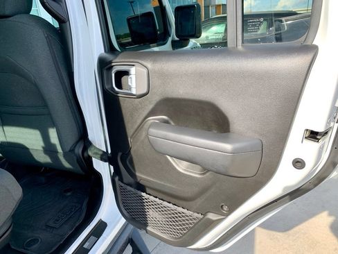 Used 2024 Jeep Gladiator Sport AWD/4WD image 22