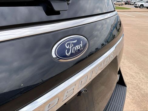 Used 2019 Ford Expedition XLT w/ Equipment Group 202A AWD/4WD image 28