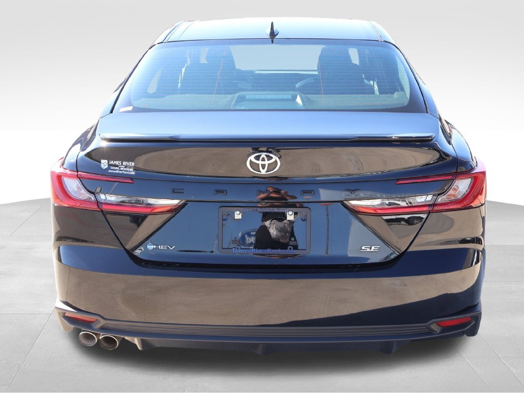 Used 2026 Toyota Camry SE FWD image 4