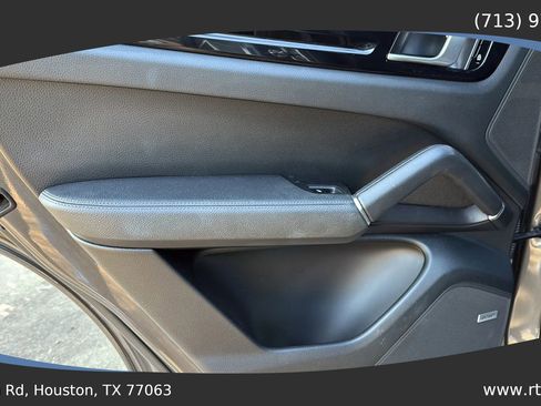 Used 2019 Porsche Cayenne S image 30