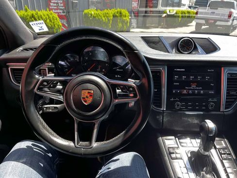 Used 2018 Porsche Macan AWD/4WD image 9