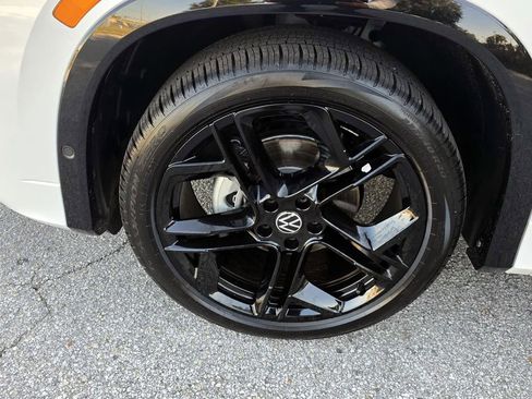 New 2026 Volkswagen Tiguan SE R-Line FWD image 11