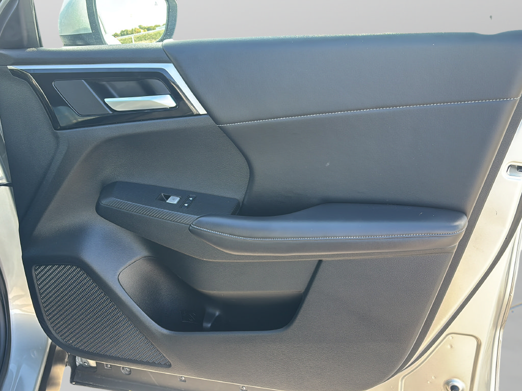 Used 2024 Mitsubishi Outlander AWD image 10