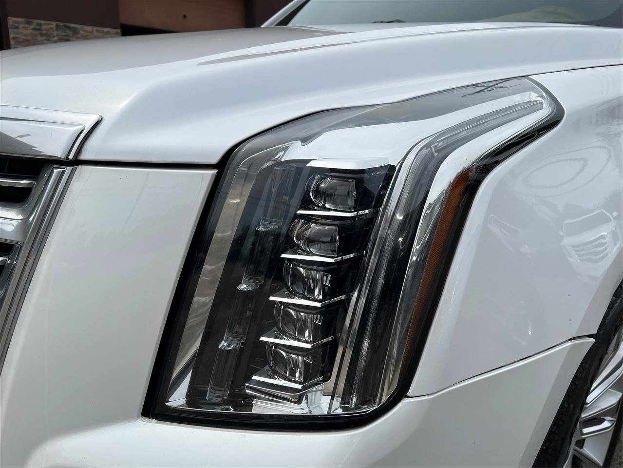 Used 2017 Cadillac Escalade Platinum AWD/4WD image 18