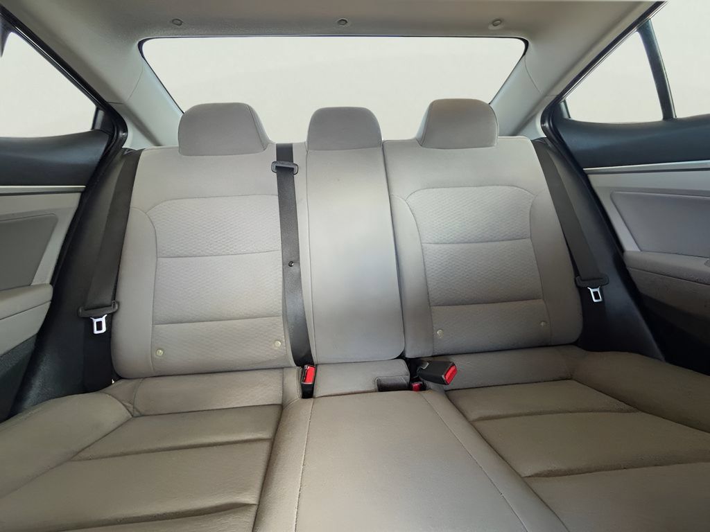 Used 2020 Hyundai Elantra SEL FWD image 31